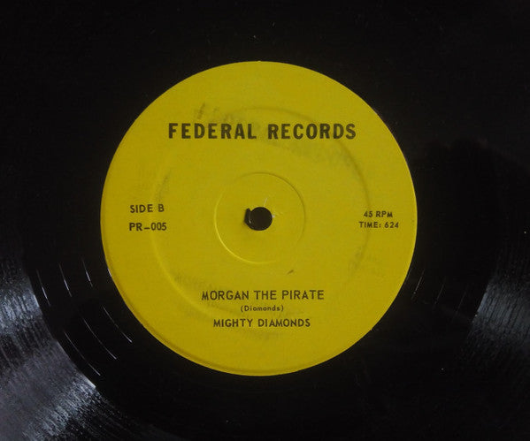 Pat Kelly / Mighty Diamonds* : Ebony Eyes / Morgan The Pirate  (12")